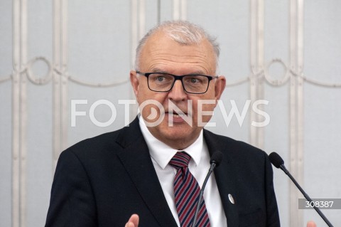  13.10.2026 WARSZAWA<br />DZIEN W PARLAMENCIE<br />N/Z KAZIMIERZ MICHAL UJAZDOWSKI<br /> 