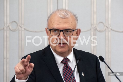  13.10.2026 WARSZAWA<br />DZIEN W PARLAMENCIE<br />N/Z KAZIMIERZ MICHAL UJAZDOWSKI<br /> 