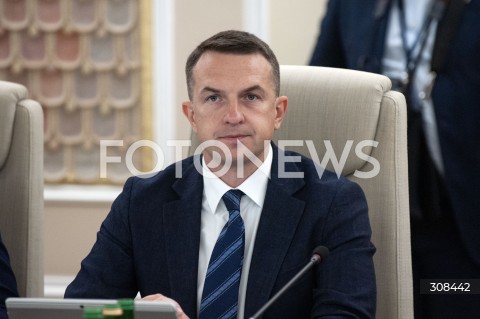  20.10.2026 WARSZAWA<br />POSIEDZENIE RADY MINISTROW<br />N/Z ADAM SZLAPKA<br /> 